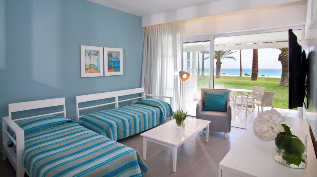Family-Beach-Suite-1024x573