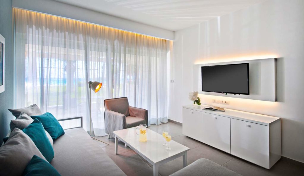 Junior-Beach-Suite-2-1024x595