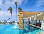 Infinity pool bar