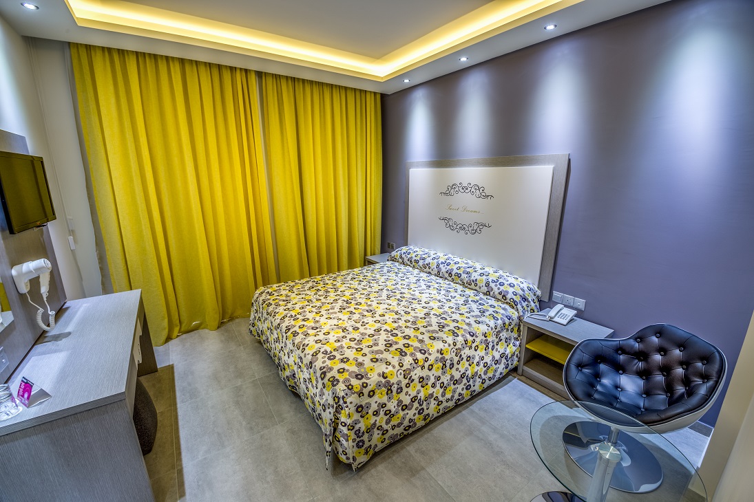 SUPERIOR IV room yellow high 987
