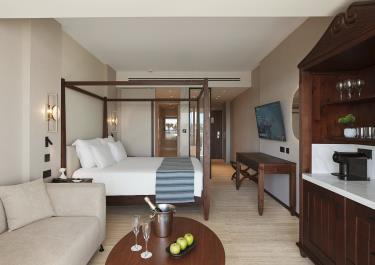 Fishermans Junior Suite_Pool and Sea View