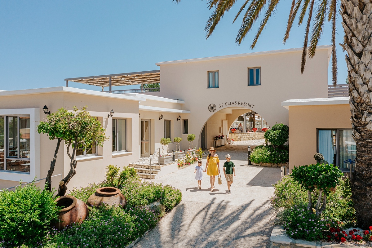 louisstelias-02_1654526653JPG