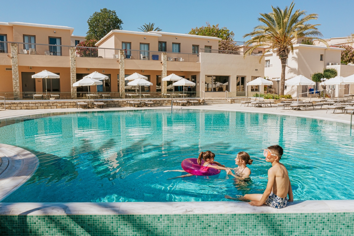 louisstelias-13_1654526362JPG