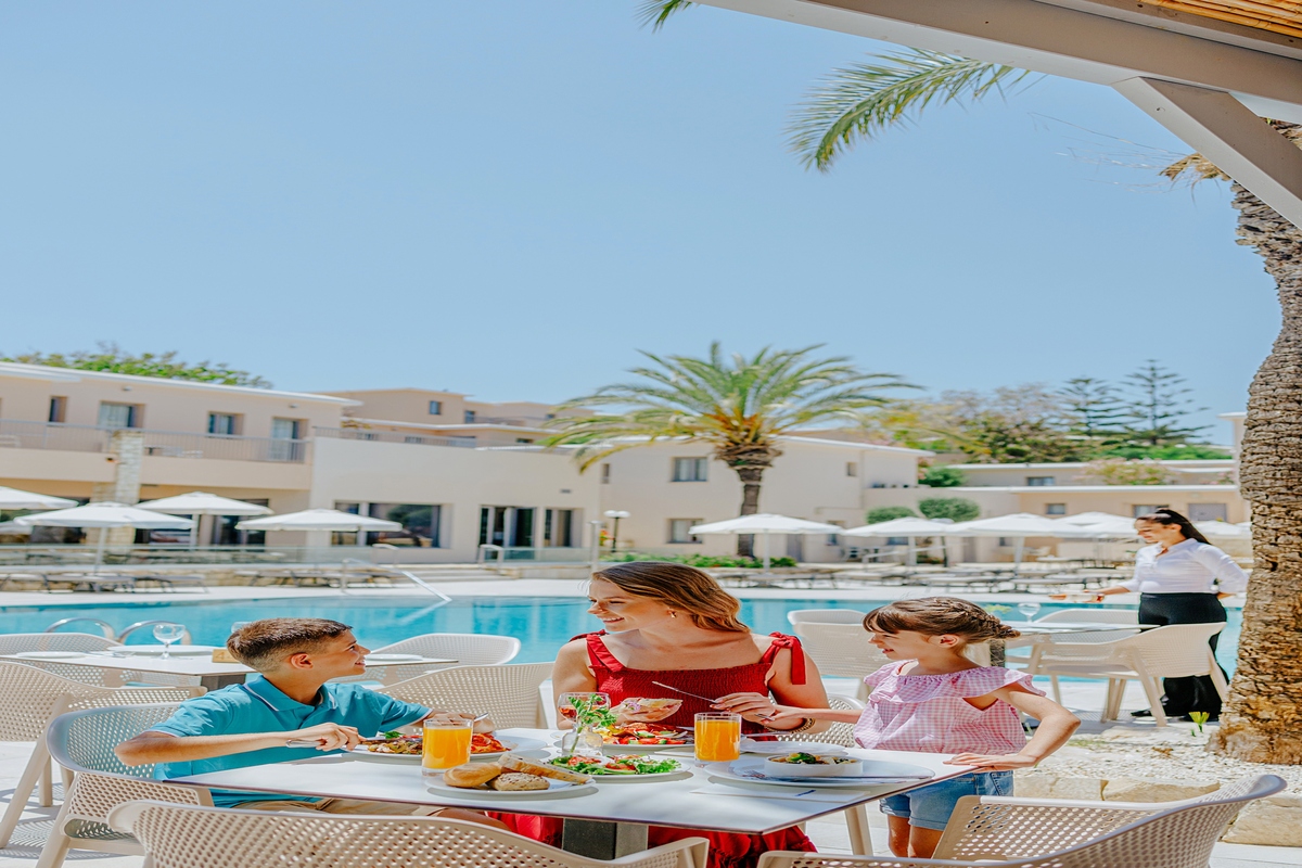 louisstelias-58_1654527226JPG