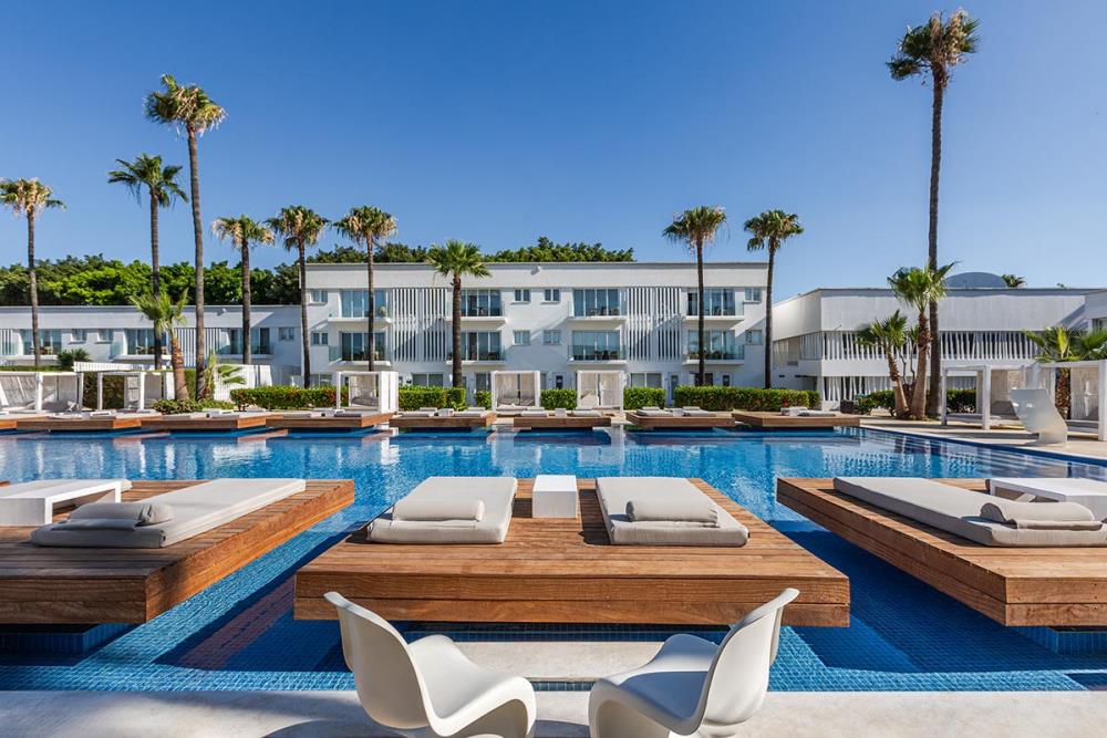 _B1A8834-Edit-SO-WHITE-POOL