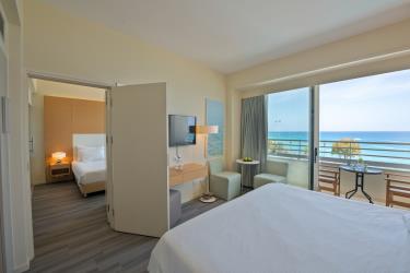 Family room interconnecting sea view