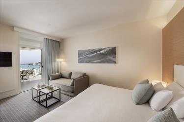 Deluxe Pool & Sea view