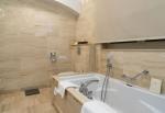 320-BD-bathroom-example-triple-room-executive-sea-
