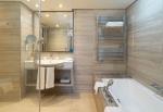 341-BD-bathroom-example-triple-room-executive-side