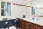 351-BD-bathroom-example-family-room-garden-view-on