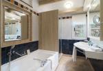 401-BD-bathroom-example-double-room-garden-view-ju