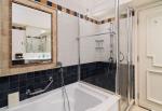 413-BD-bathroom-example-double-room-sea-view-junio