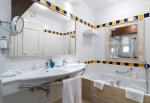 423-BD-bathroom-example-double-room-sea-view-junio