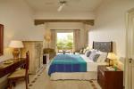 427-W-room-example-double-room-pool-view-junior-su