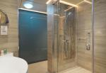 440-BD-bathroom-example-family-room-inland-view-on