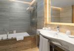 441-BD-bathroom-example-family-room-inland-view-on