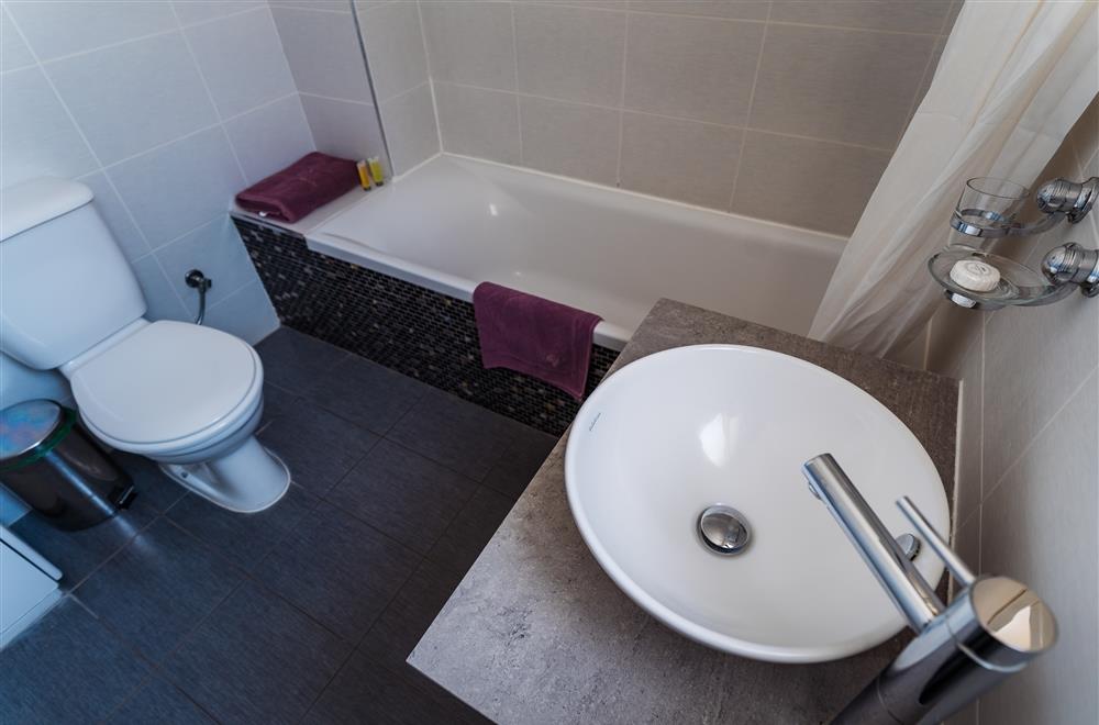 Superior one bedroom apartment sea view