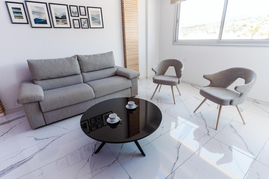 Executive One-Bedroom Suite Mountain View - Adults