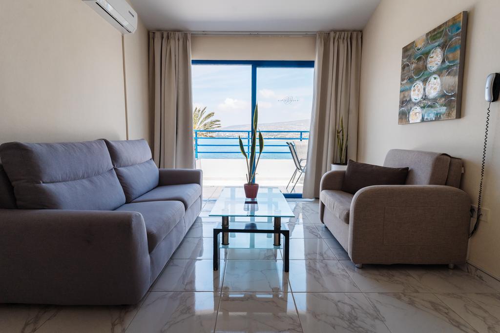 Superior One-Bedroom Apartment with Sea View3