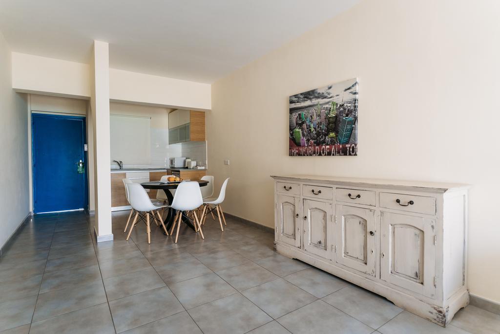 Superior Two-Bedroom Apartment with Sea View3