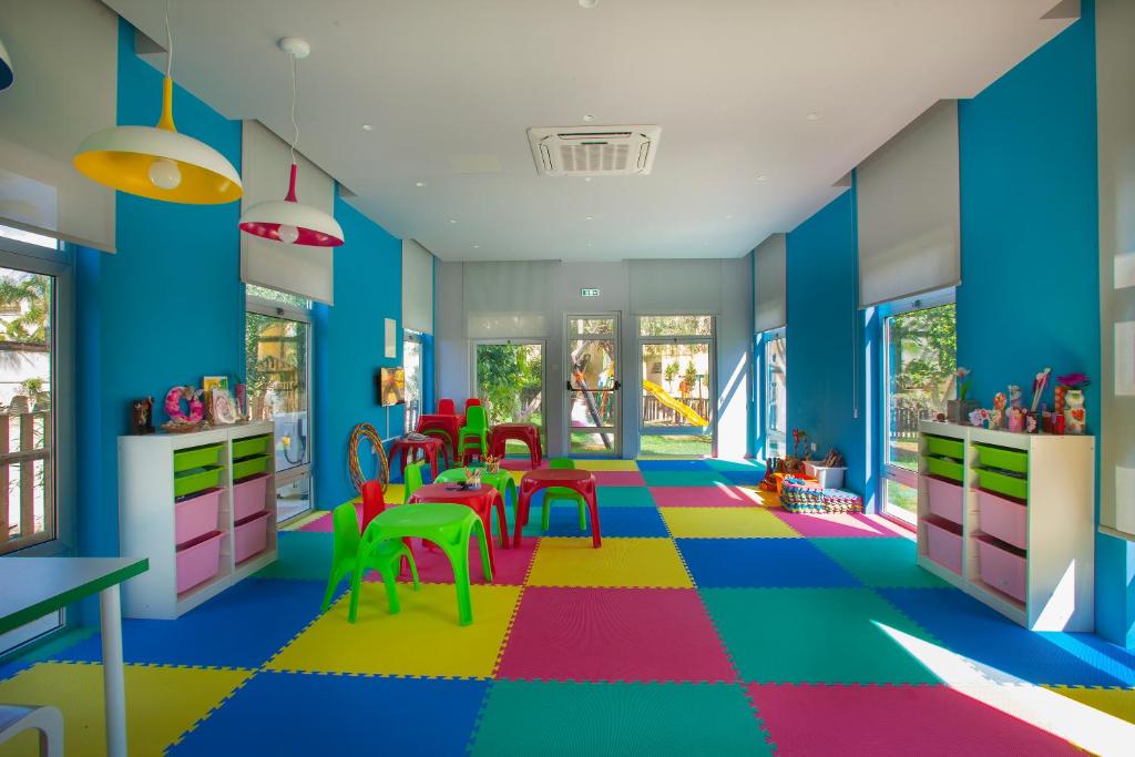 Kids Club (2)