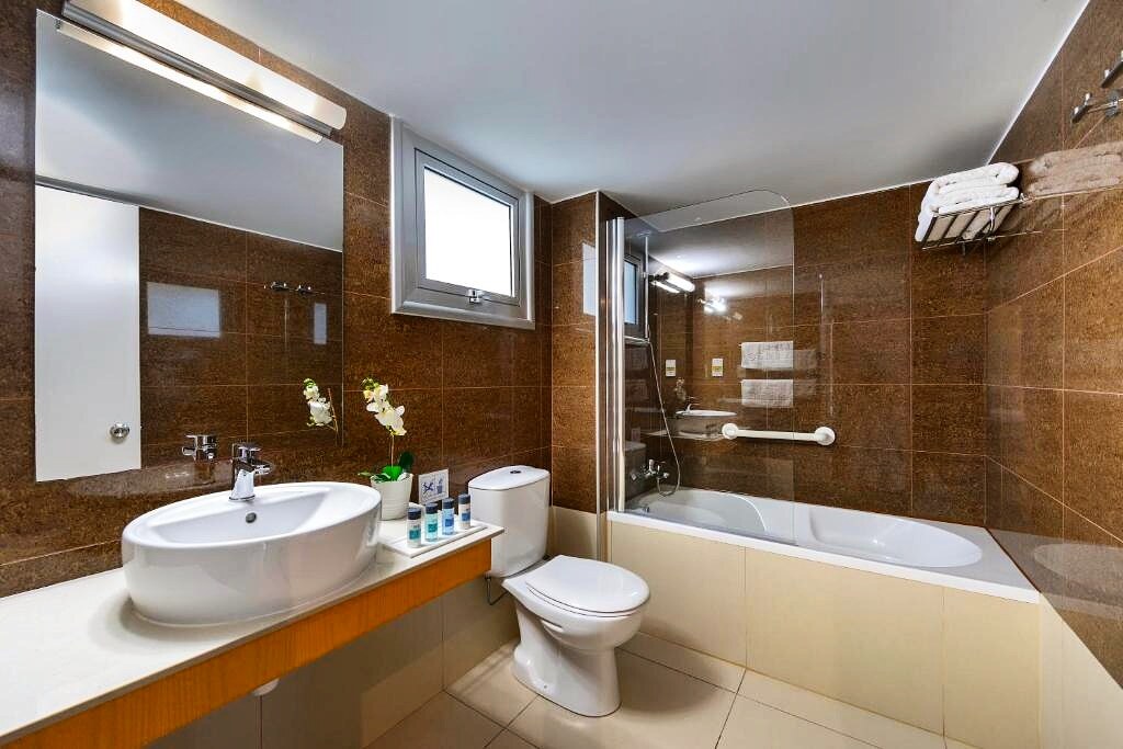 Bathroom - one bedroom garden view suite
