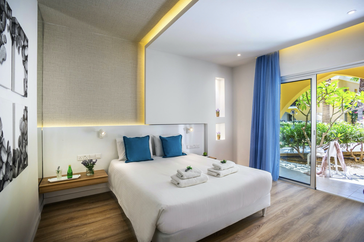 Superior one bedroom garden view suite
