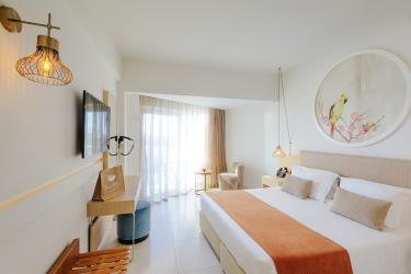 Superior Side Sea View