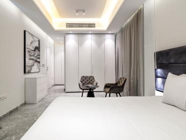 Two Bedroom Luxury Apartment 1E 3