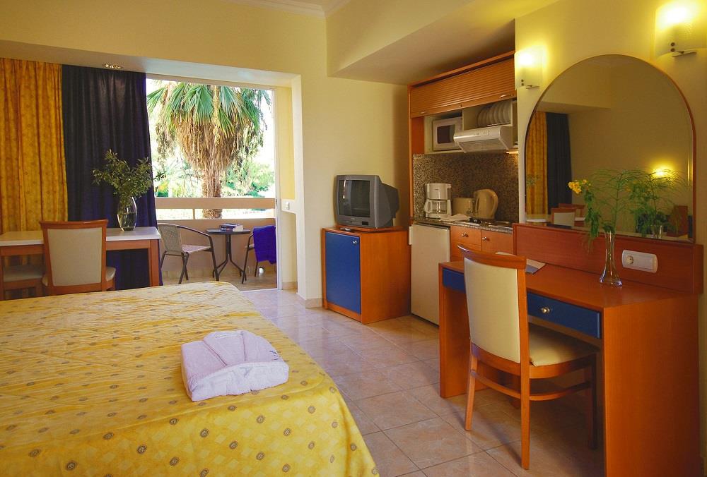 Studio Garden or Pool View