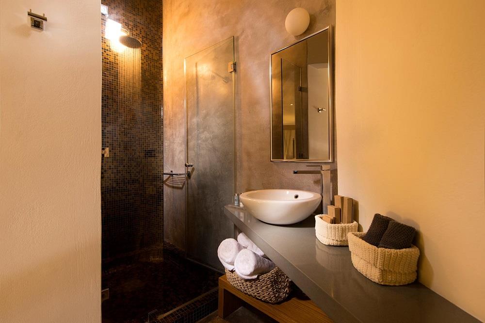 bathroom deluxe room