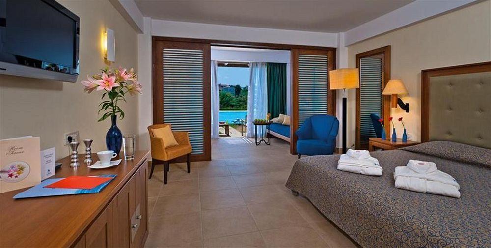 Family Room (with Sharing Pool)