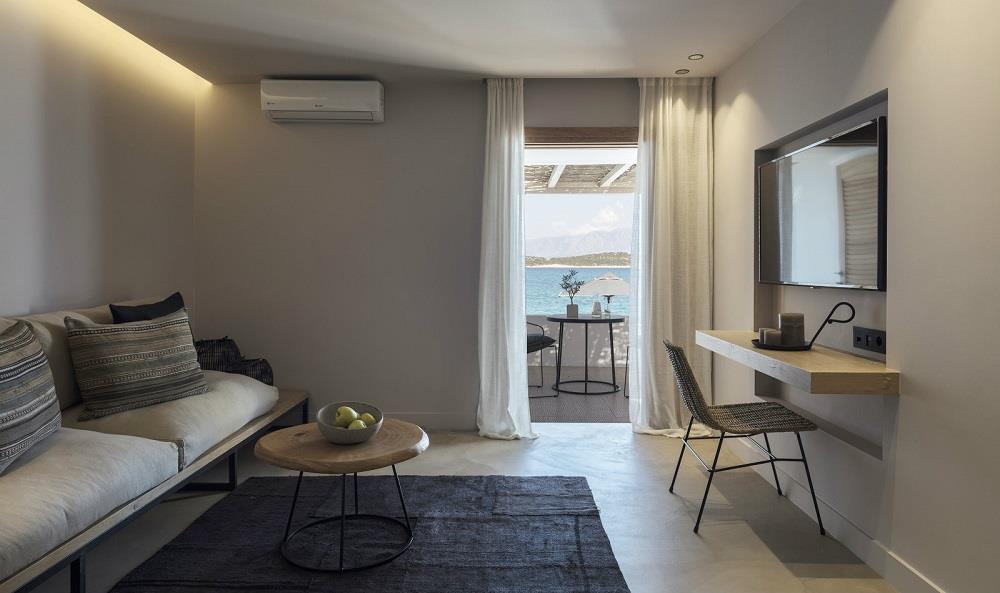 -superior-waterfront-bungalow-