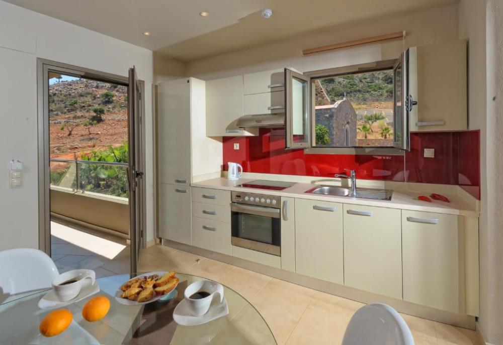 Deluxe One-Bedroom Suite2