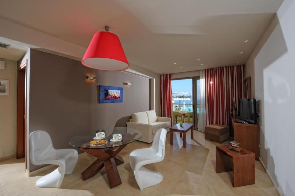 Deluxe One-Bedroom Suite