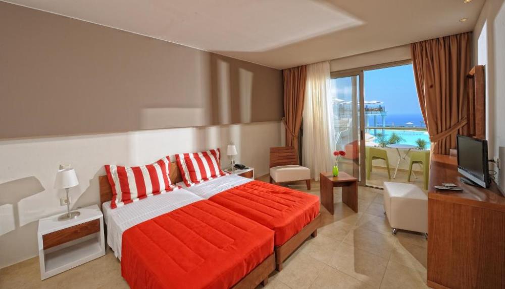 Deluxe One-Bedroom Suite3