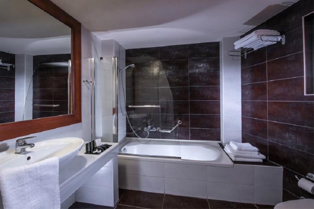 bathroom - Jacuzzi Suites