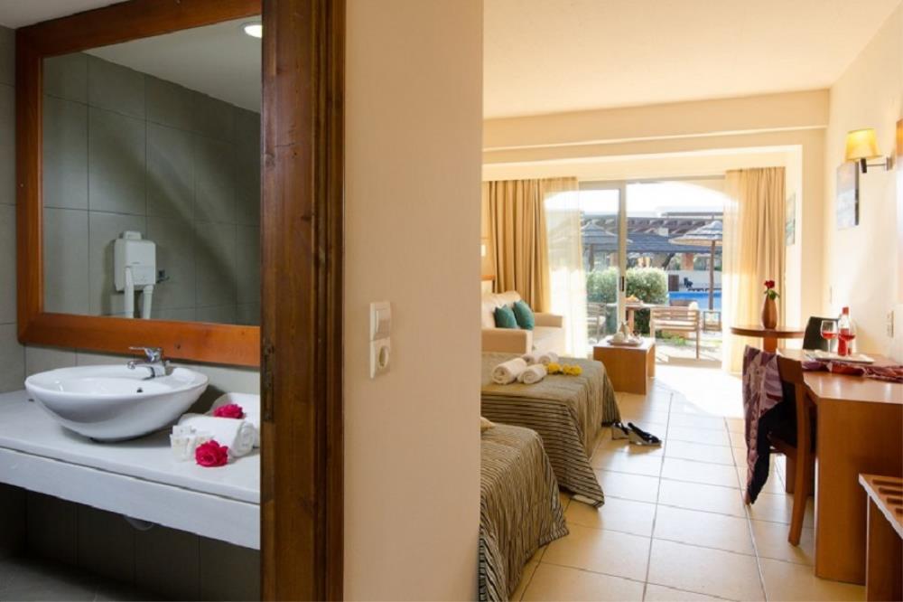 Family Open Plan pool view