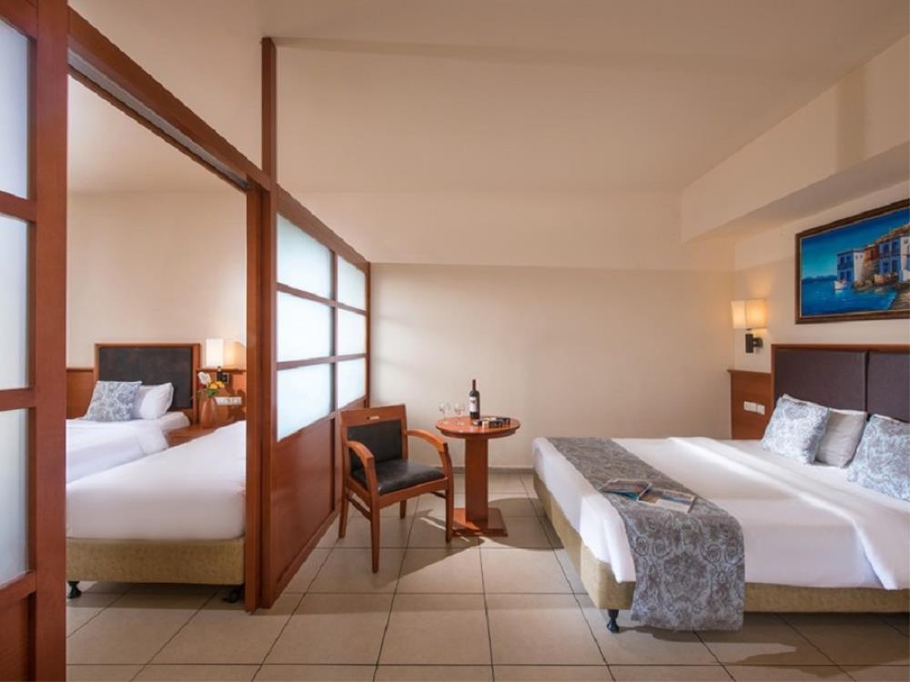 Family two bedroom pool view