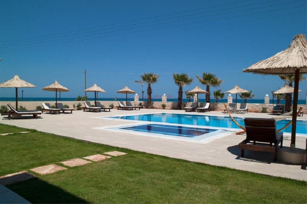 Superior room sea view sharing pool 