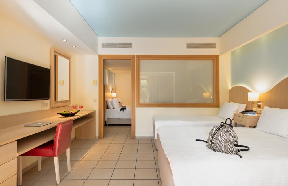 star-beach-village-standard-family-d-room-1