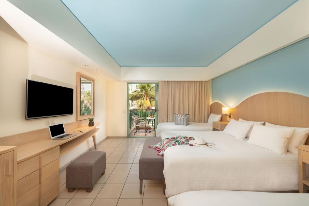star-beach-village-standard-family-β-room-1