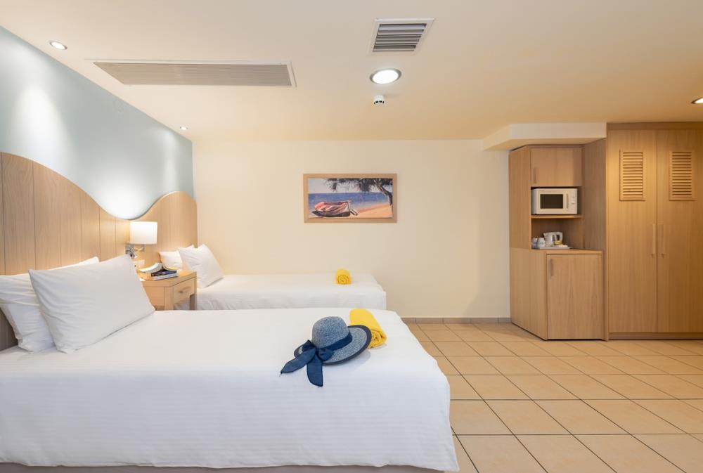 star-beach-village-standard-family-d-room-2