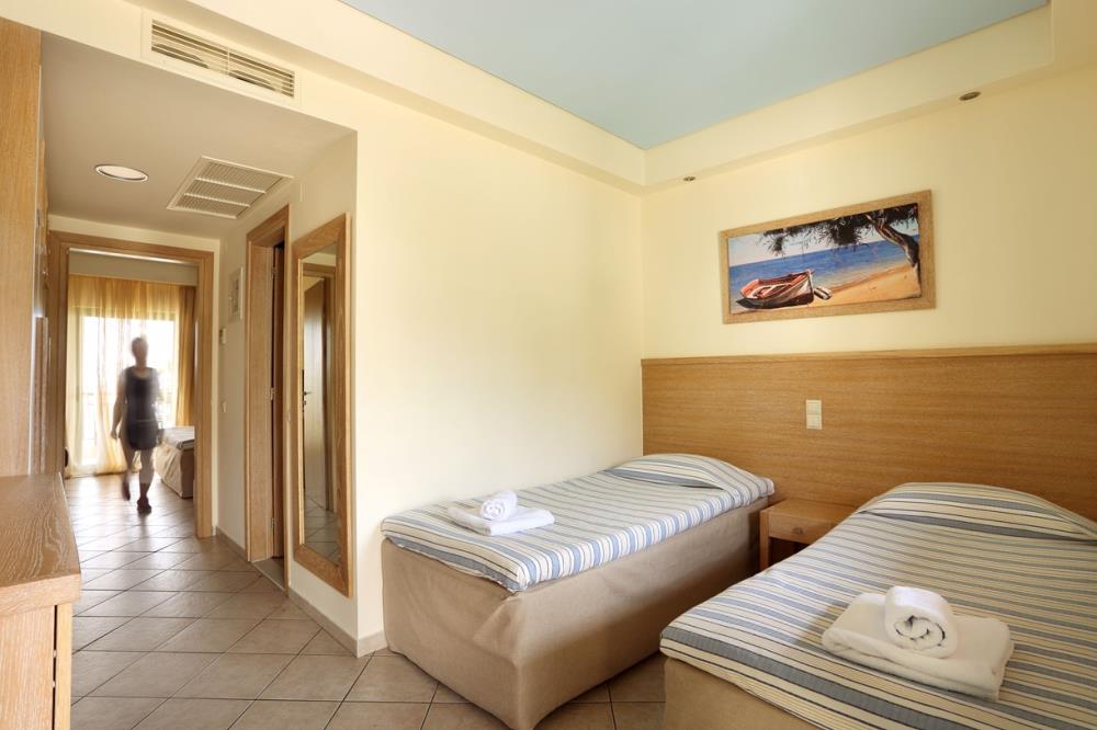 star_beach_village_standard_family_room2