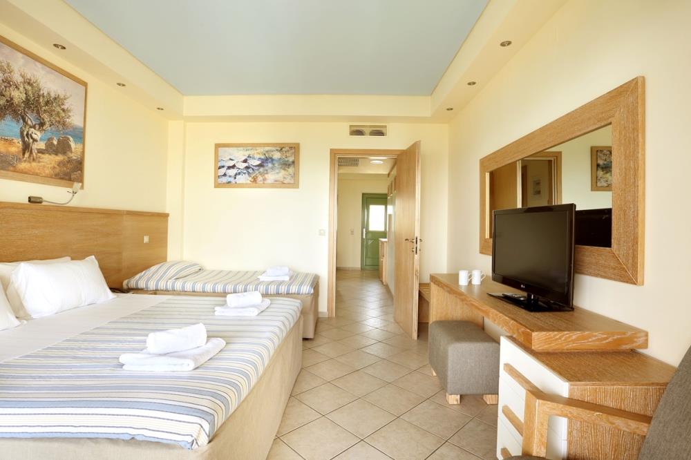 star_beach_village_superior_family_room2