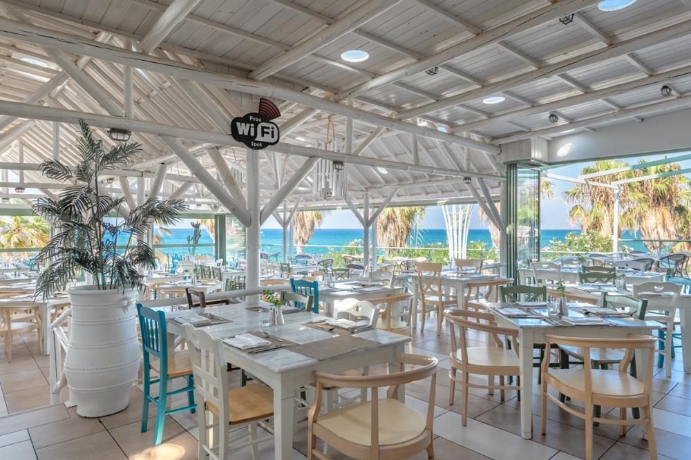 star-beach-village-taverna-32