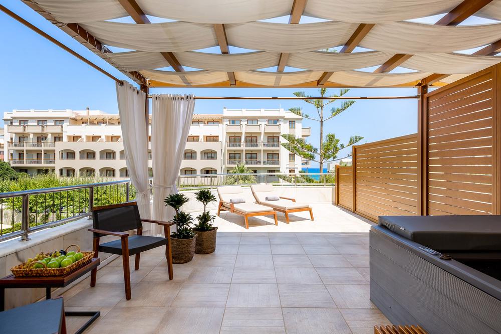 Premium Suite with outdoor tub