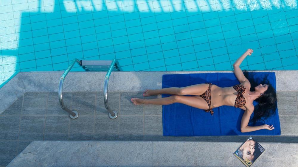 maris_weprovide_poolgirl