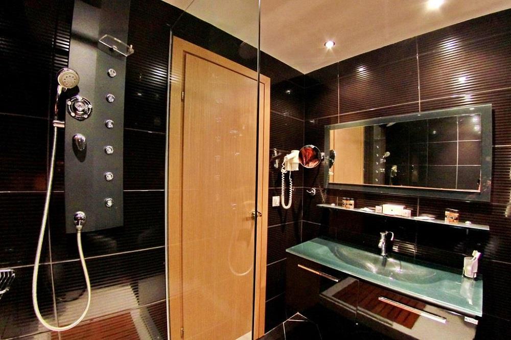 1 Bedroom Bungalow Style with Sea View -bathroom