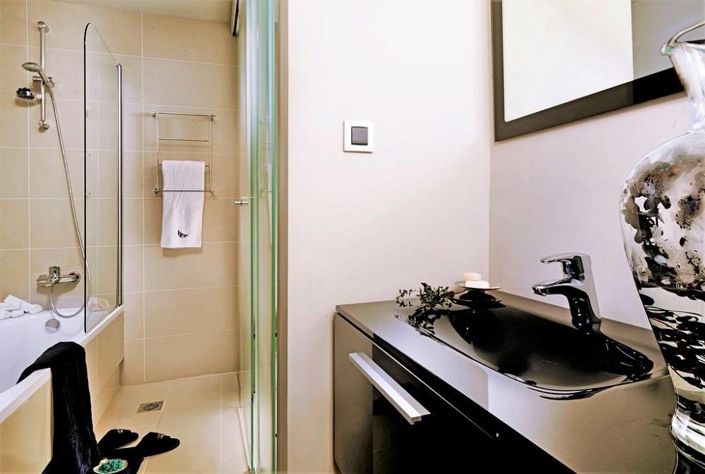 Lifestyle 1 Bedroom Suite with Garden View - bath